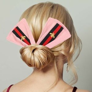 Pink bee hair bun maker
